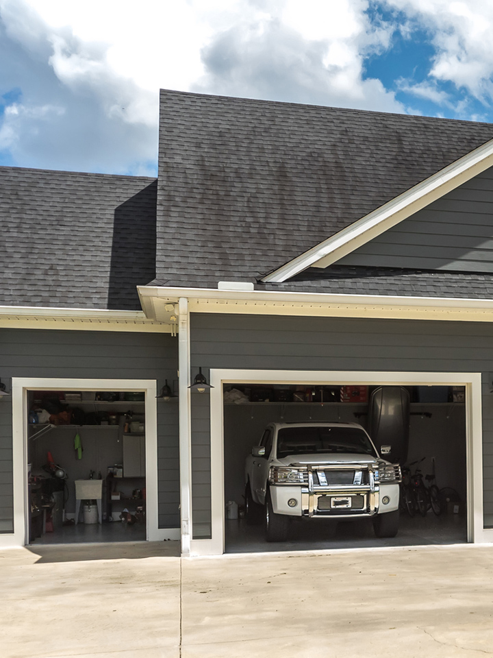 Custom built garages in Dundas